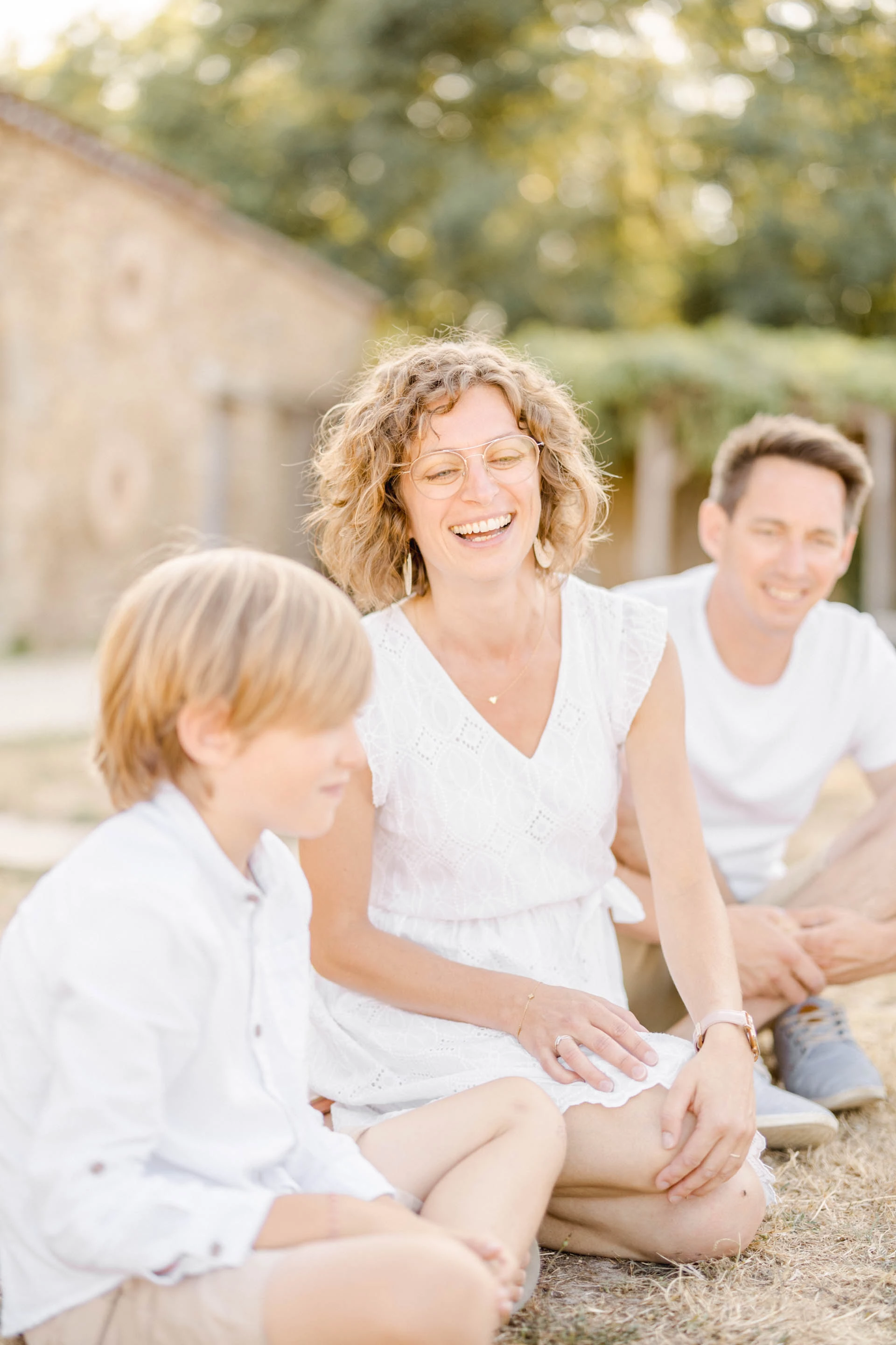 bonheur sourire enfant gris marron